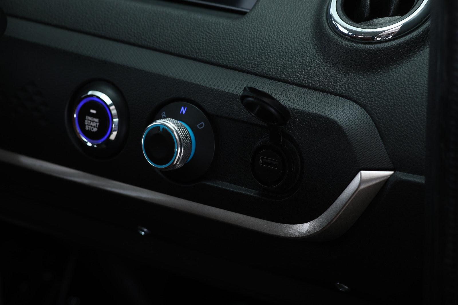 BULLBIKE Stuttgart Elektromos kabinos autó 3000W 60V 100ah 25/45 Km/h