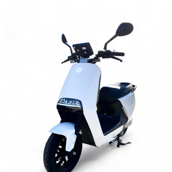 BULLBIKE Yadea G5 Eco / 2400W 72V 23Ah 45 km/h +Gyorstöltő