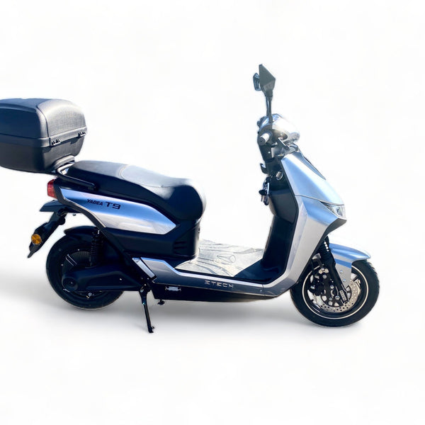 BULLBIKE Kampala ZT-38 Elektromos Robogó Yadea T9 2600W 72V 23Ah 45 km/h