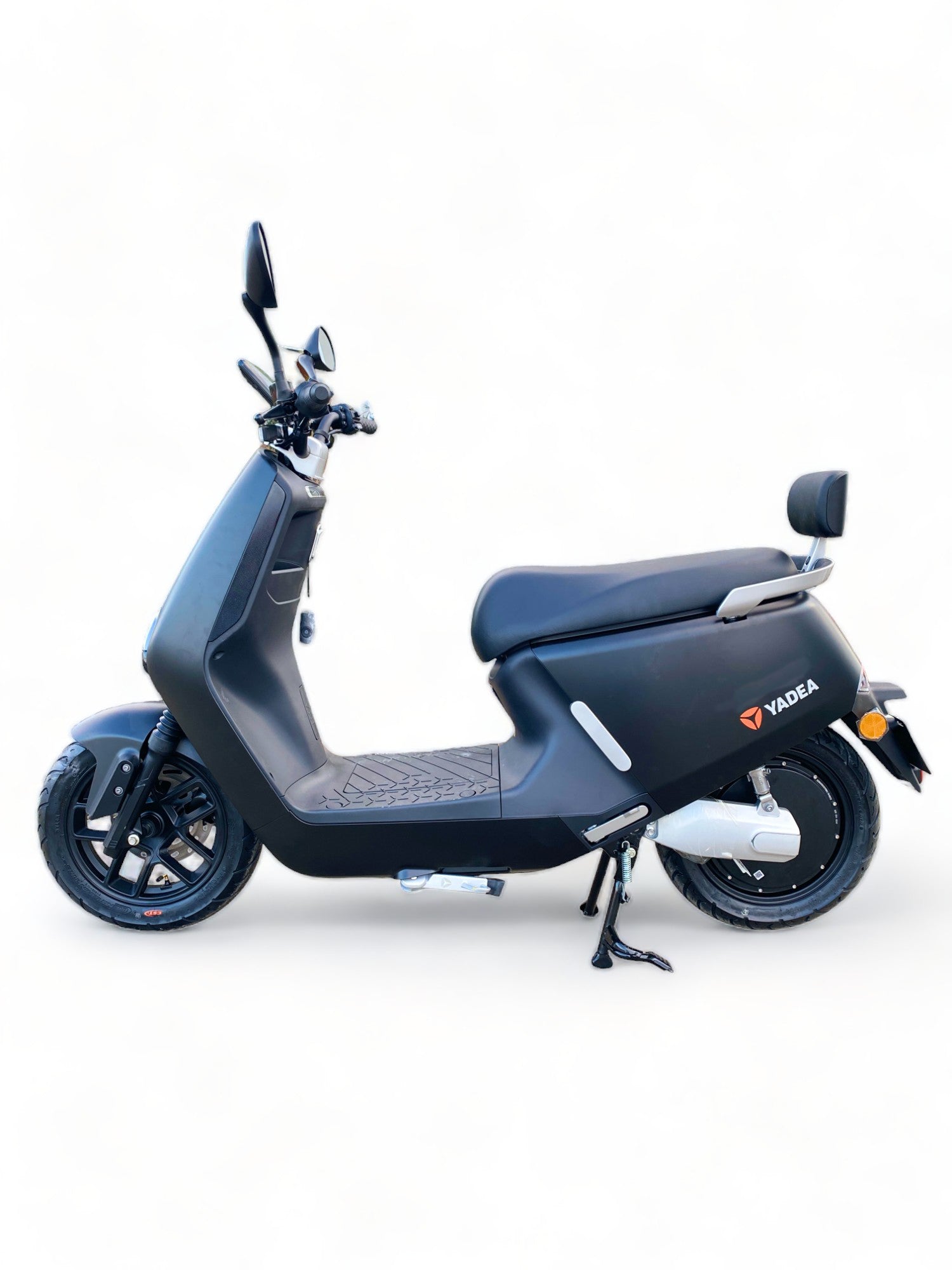BULLBIKE Yadea G5 Eco / 2400W 72V 23Ah 45 km/h +Gyorstöltő